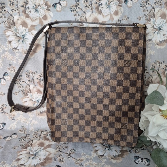 AUTHENTIC Louis Vuitton Textured Brown Leather Detail - Picture 1 of 15